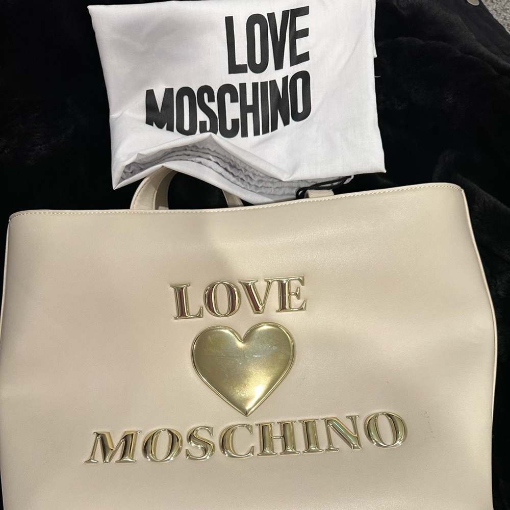 Love Moschino shoulder tote.